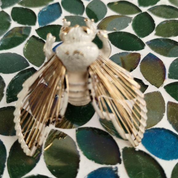 Vintage Monet Bumble Bee/Insect Brooch - Picture 8 of 15